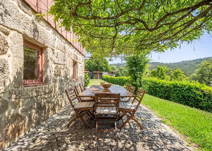 Casa Castel'rei Feriehus Guimarães